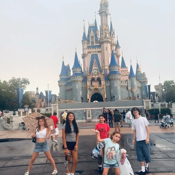 SuburbanMomma’s Going LIVE!! - Picture 4 of 8